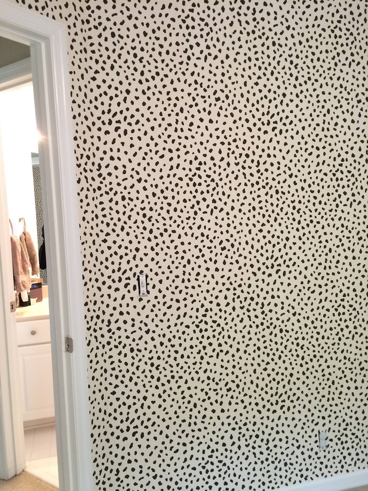 TnWallpaperHanger Most popular Animal Print Pattern Thibaut Wallpaper