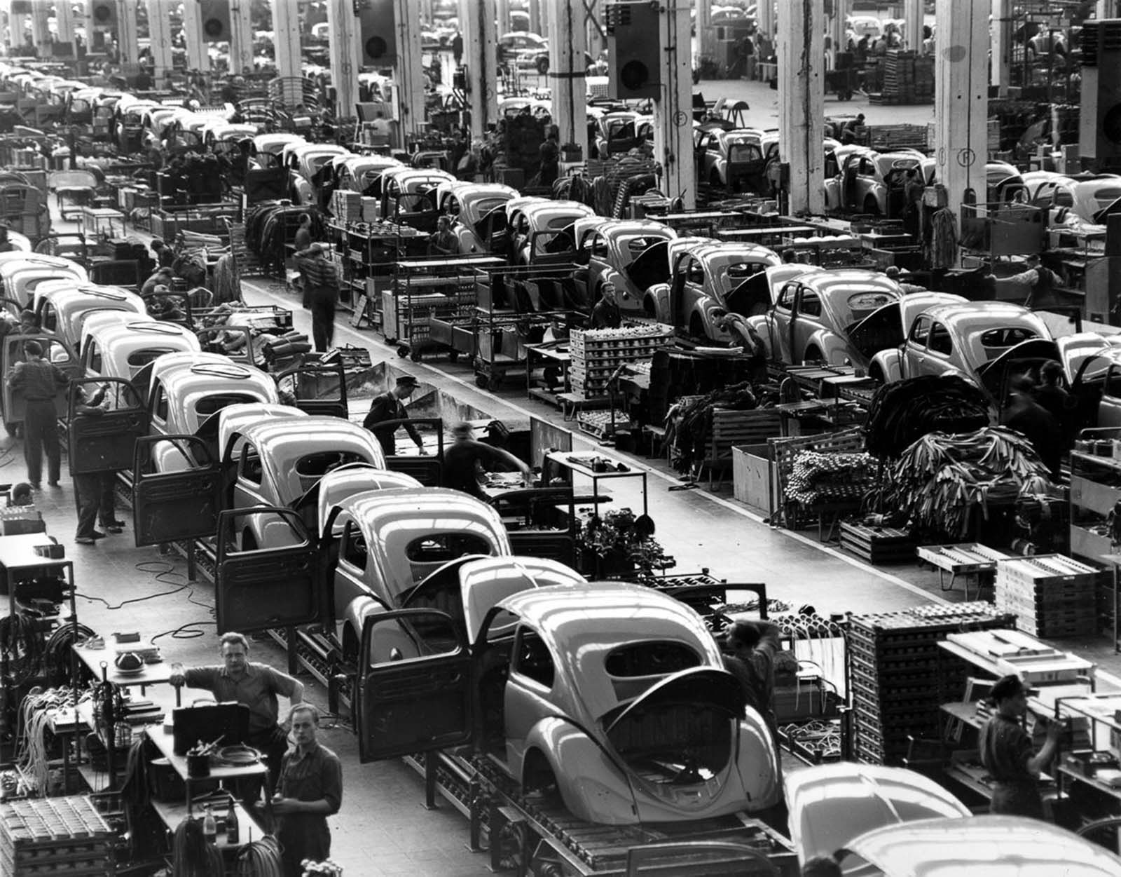 The assembly line. 1954.