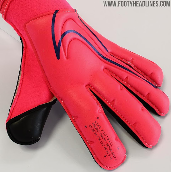 Nike Keepers Wear "AllRed" Gloves Here Is What They Are Footy