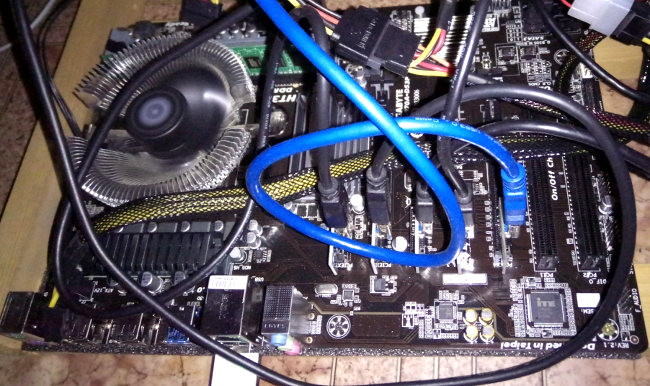 Видеокарта в материнке. Процессор не загружается. Geforce 1070ti msi. Почему видеокарта загружена на 50 процентов. Почему процессор не загружает видеокарту.