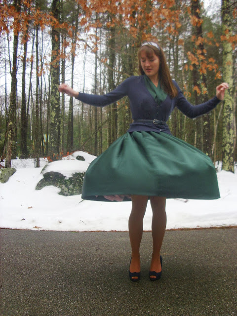 Christmas outfit green full skirt blue cardigan vintage headband ll Young Yankee Lady