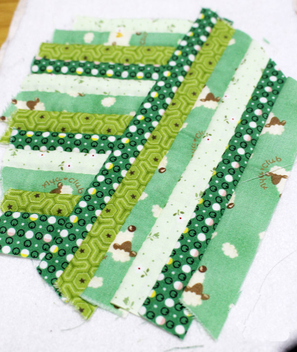 Striped Quilted Pouch Tutorial. DIY Tutorial Ideas!