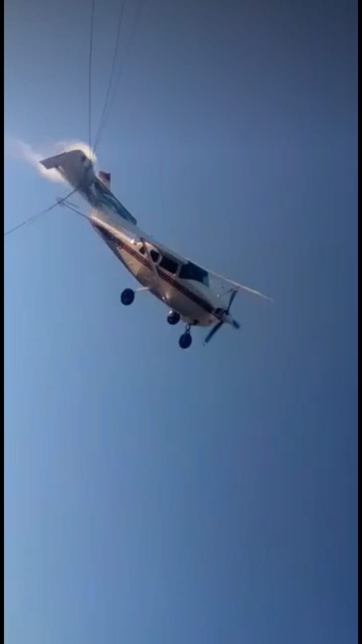 Culiacán - CULIACAN: VIDEO NARCOS DROGADOS ESTRELLAN AVIONETA EN UNA CASA Piloto2