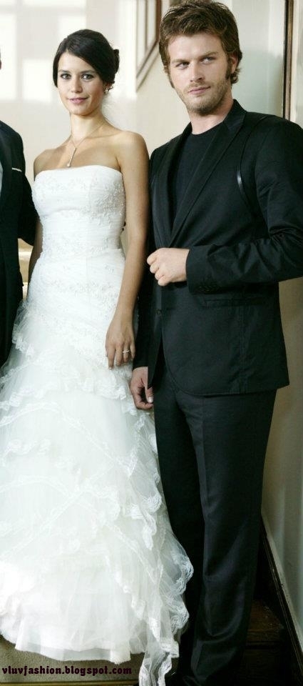 Beren Saat Wedding Dress Pics | V Luv Fash!on Beren Saat Wedding Dress Pics | V Luv Fash!on