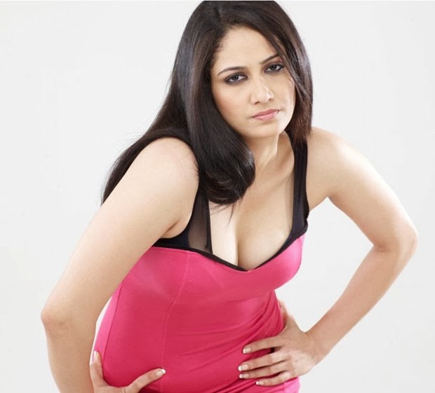 komal-sharma-latest-photo-shoot-photos-1