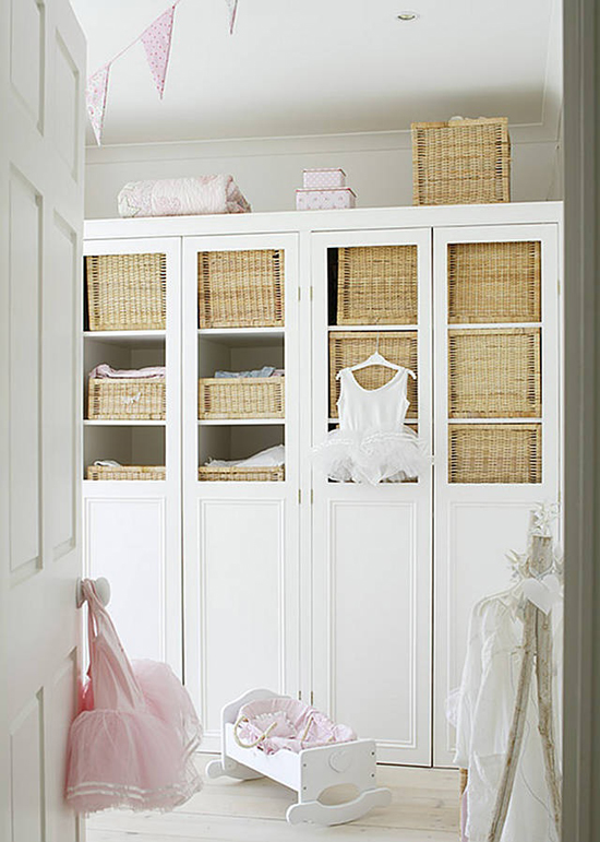 5 easy tips to help you organize your small closet at www.myparadissi.com