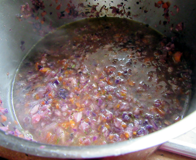 Borsch by Laka kuharica: Add vegetable broth, vinegar, sugar and thyme