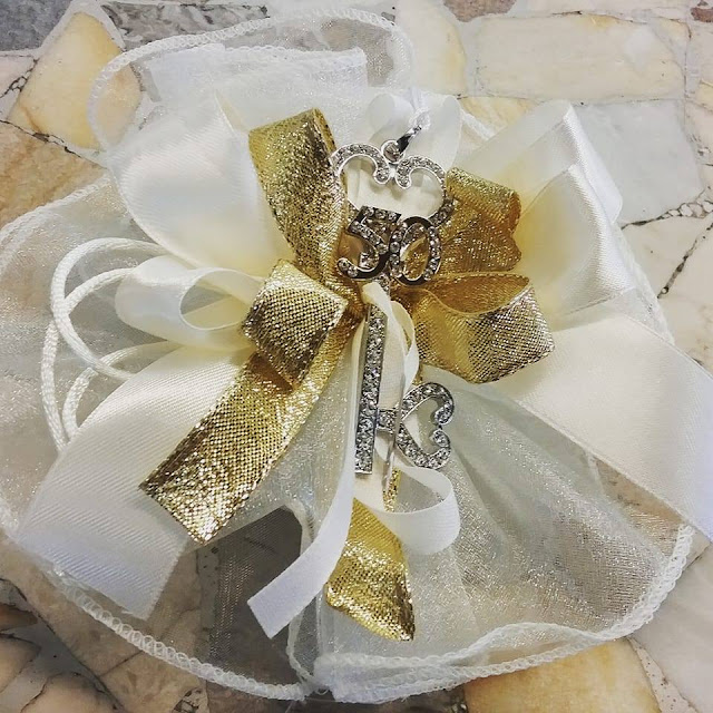 BOMBONIERA con CHIAVE swarovski per NOZZE ORO con CONFETTI 50 anni di jpg (640x640)