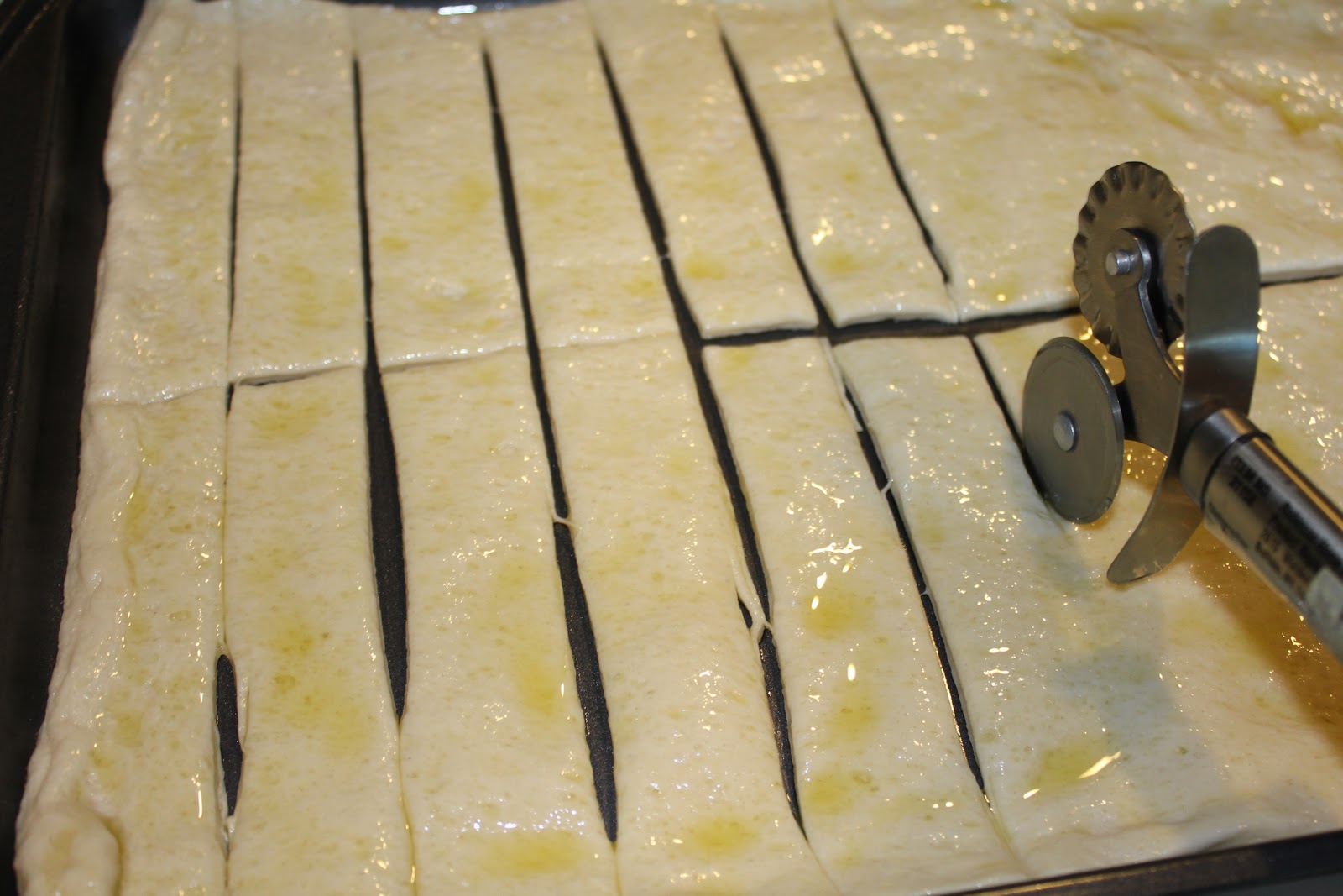 Hoodwinked in Houston Easy Garlic Knots