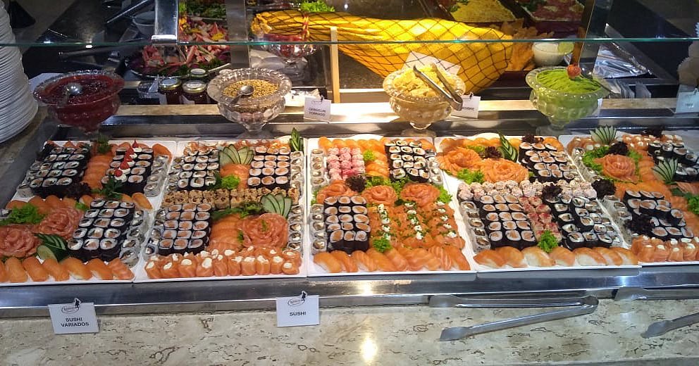 Mesa de comida japonesa da Nativas bate até restaurantes especializados