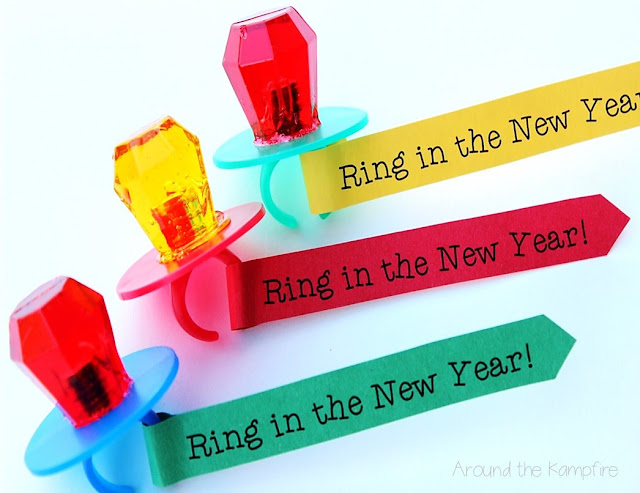 Free printable "Ring In the New Year" ring pops | Around the Kampfire