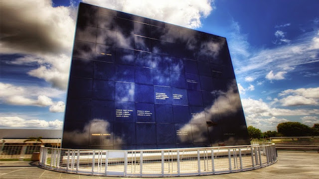 Space Mirror Memorial