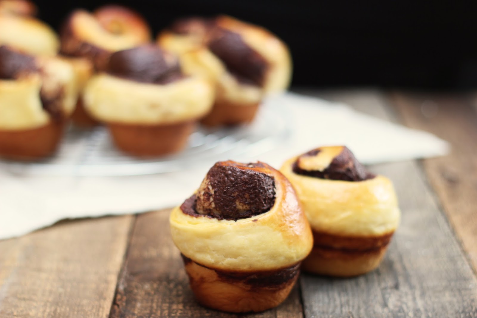 Recette Brioche roulée au chocolat Pour changer un peu des cinamons rolls, découvrez cette délicieuse recette de brioches roulées au chocolat !