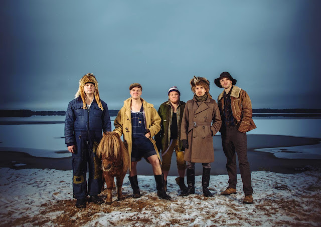 Steve'n'Seagulls, AC/DC na finski način ~ F I N S K A