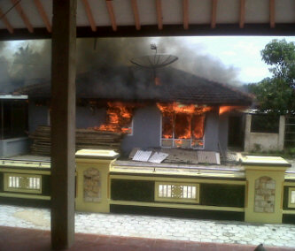 Rumah Kepsek TK di Pringsewu Ludes Terbakar