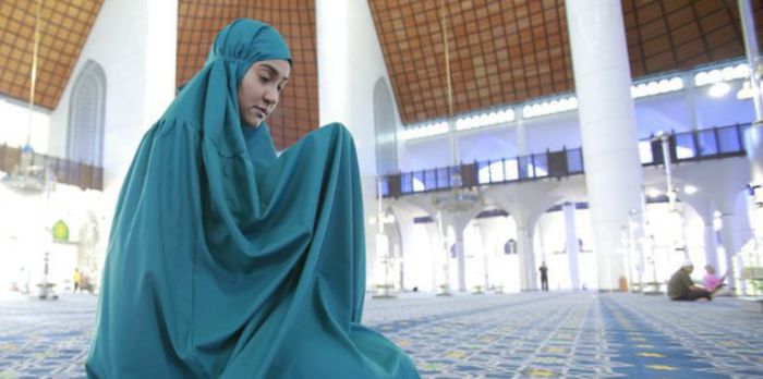 Bacaan Niat Sholat 5 Waktu Lengkap dan Artinya