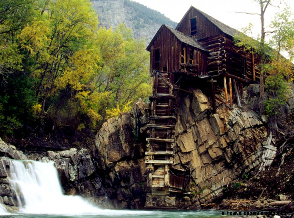 Mountain Cabin Wallpaper