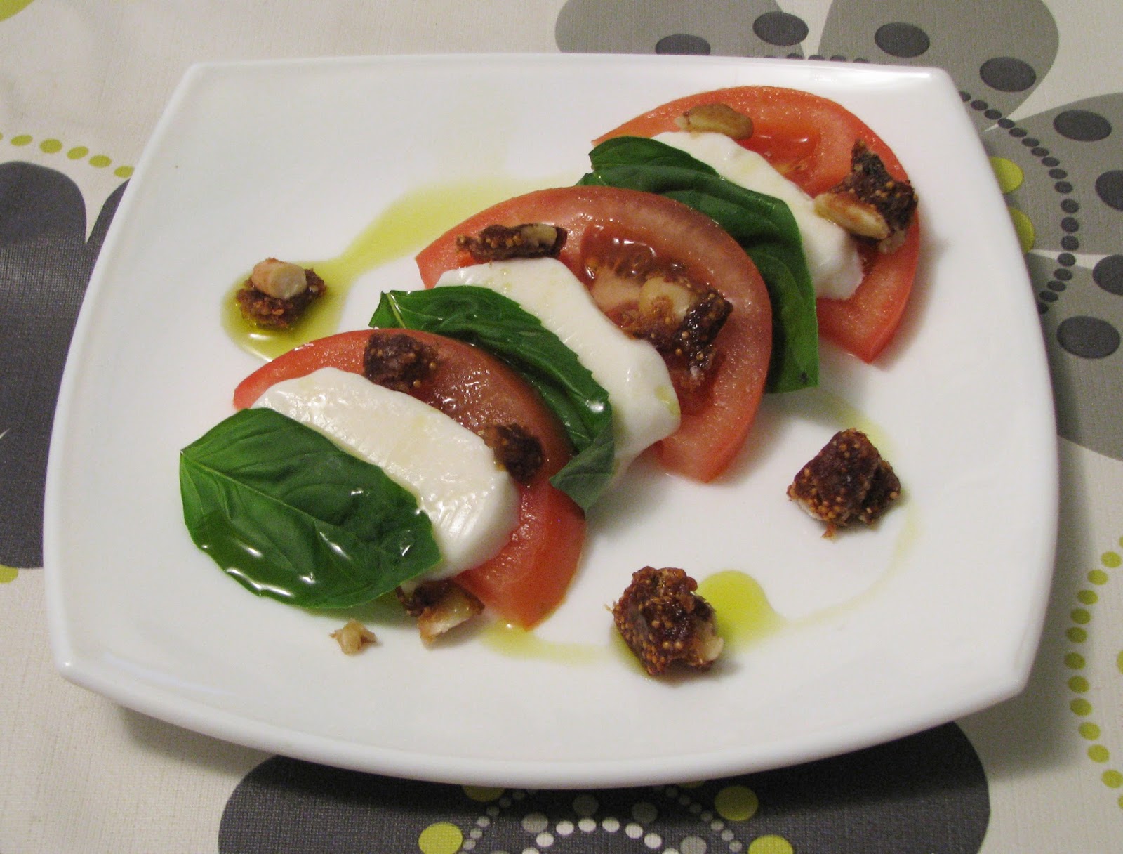 Best ensalada caprese con palta near me