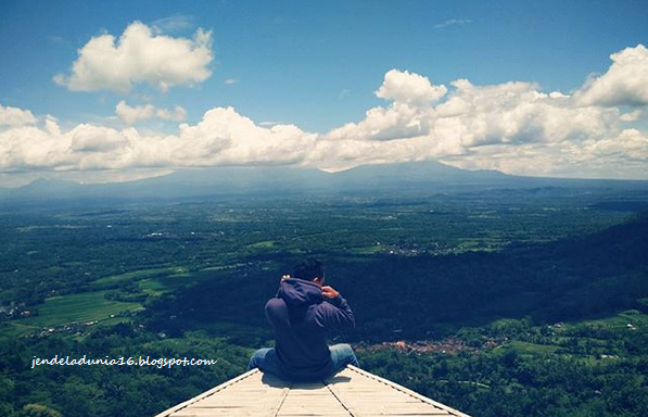 Bukit Punthuk Sukmojoyo, Wisata Terbaik Melihat Panorama Alam, Sunset, dan Wisata Romantis di Magelang