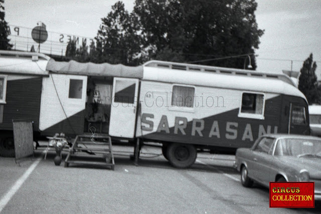 roulotte et camion-roulotte d'habitation de la direction du Cirque Sarrasani 