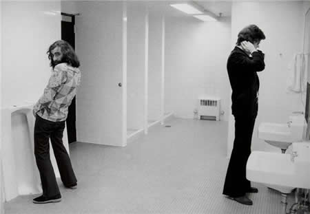Richard Manuel and Robbie Robertson in the men’s room during the Bob Dylan Tour. Denver, CO, 1974