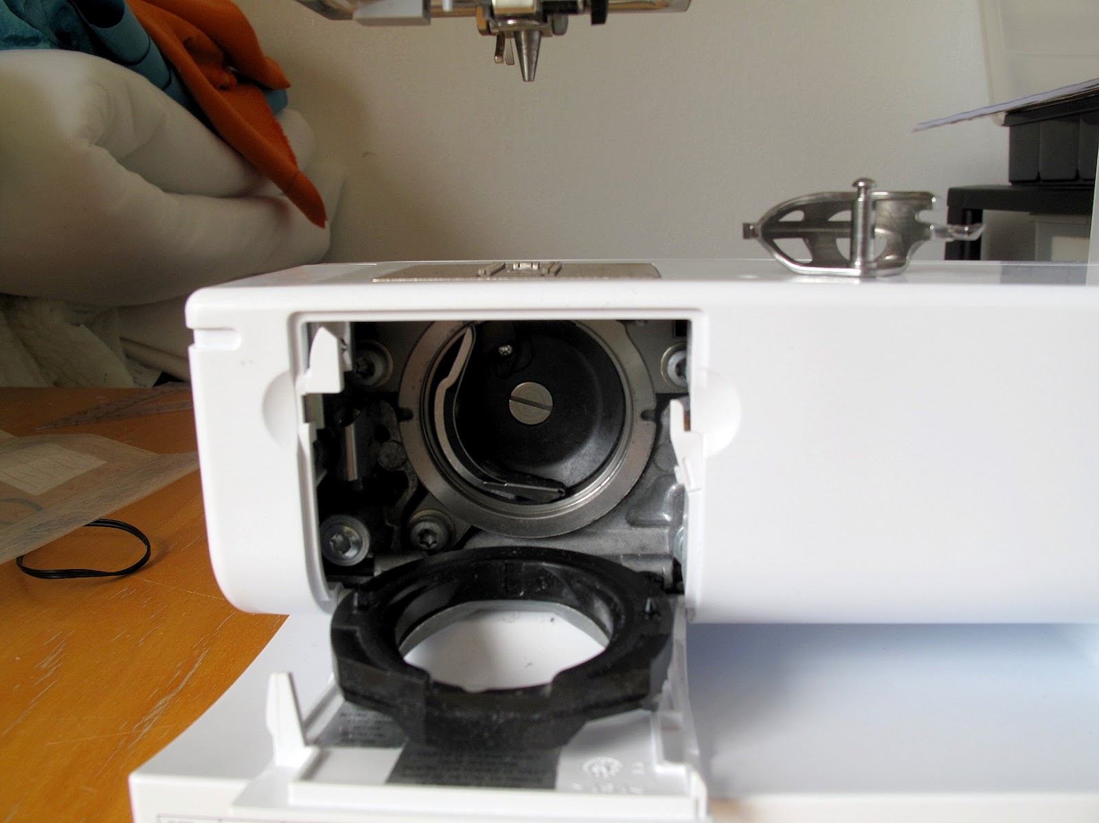 Couture à la maison Sewing at home Nettoyage de ma Bernina Activa 240