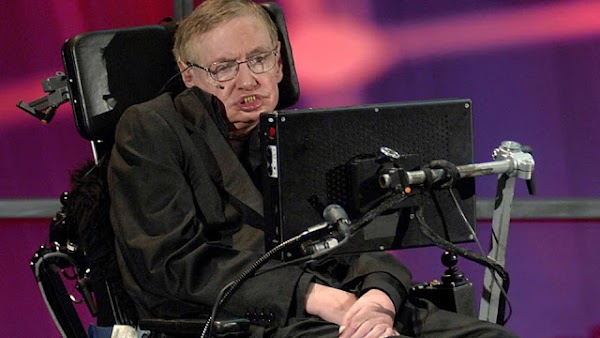 Stephen Hawking asegura que mientras los mexicanos sigan creyendo en "La virgen" y "La religión" seguirán siendo manipulados.