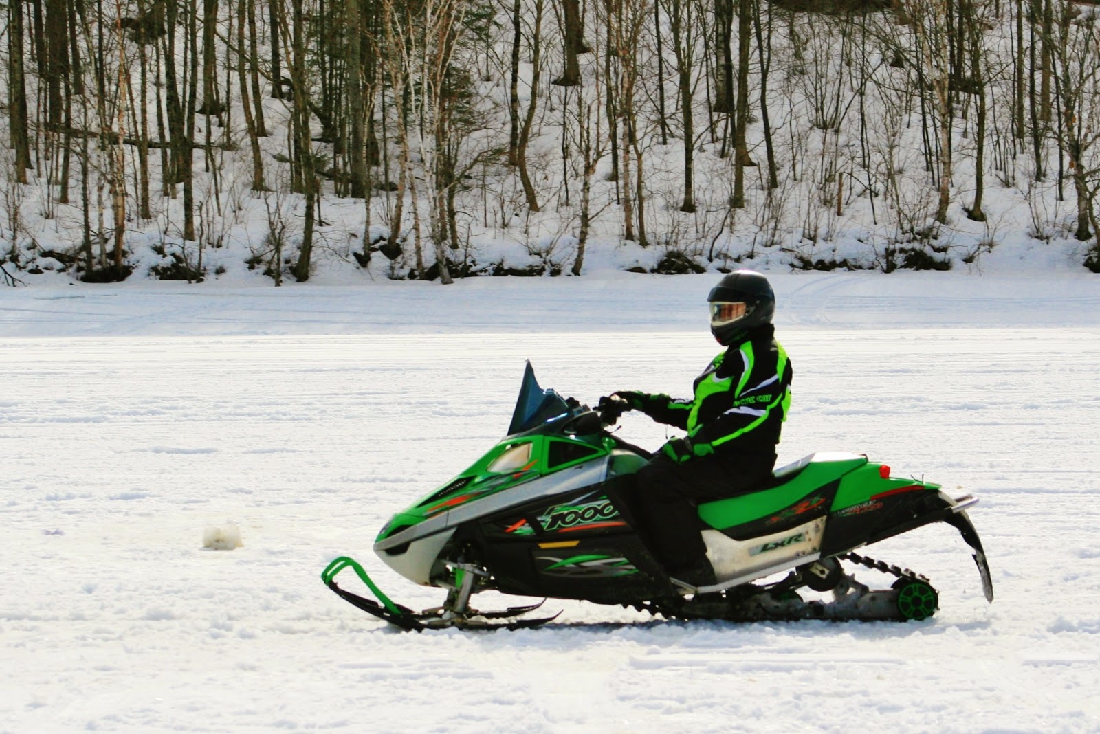 Une aventure au Qu?�bec: D?�fi radar en motoneige