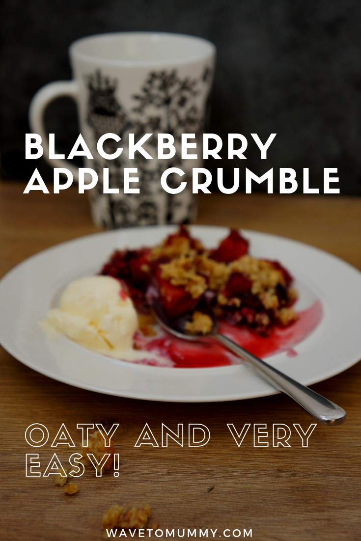 Easy recipe for a blackberry and apple oat crumble - delicious and quick to make!