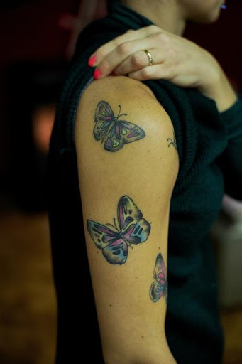 Legal borboletas tatuagem na mão