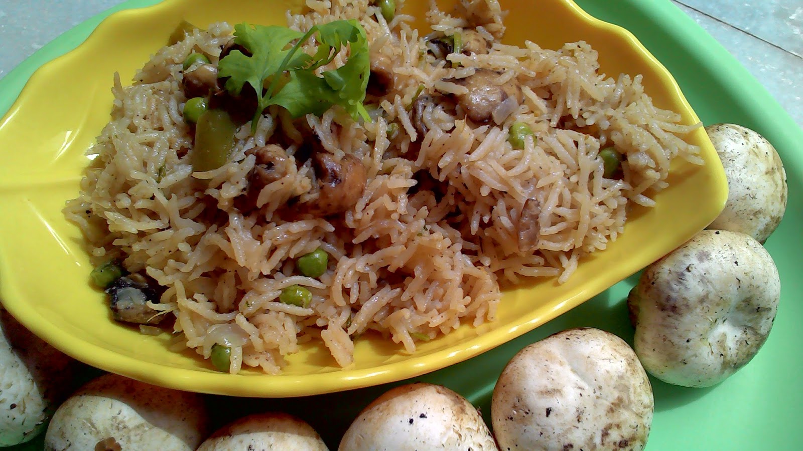 Vaniensamayalarai Mild Mushroom Peas pulao