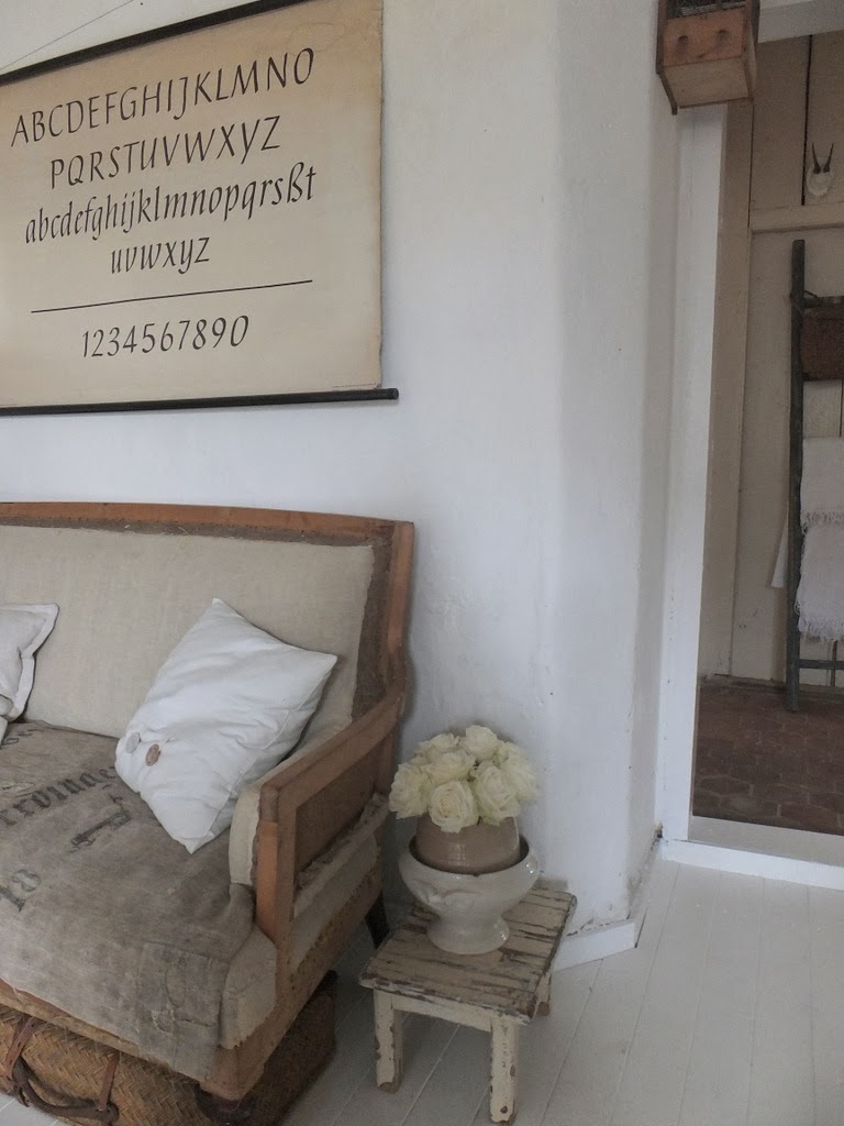 princessgreeneye: Das Schlafzimmer im trüben Licht................