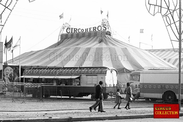 Roulotte caisse du Cirque Italien Héros (Casartelli) 1970
