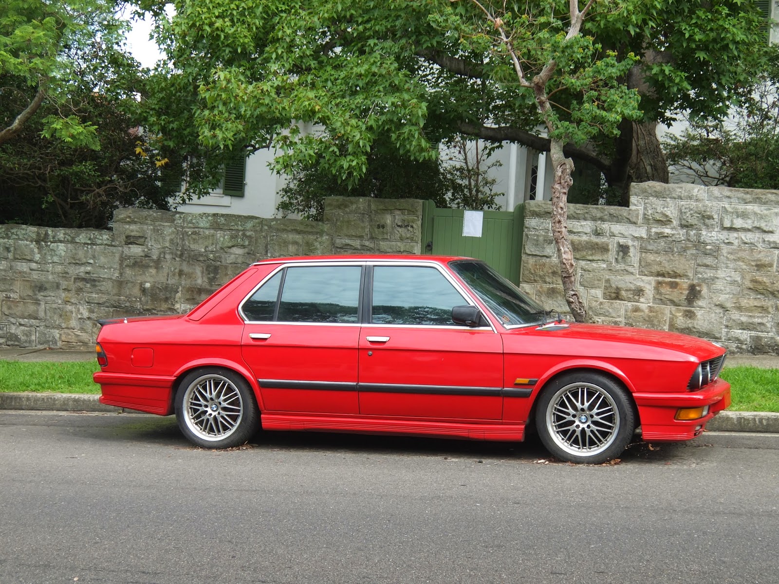 Aussie Old Parked Cars: 1985 BMW M5 (E28)
