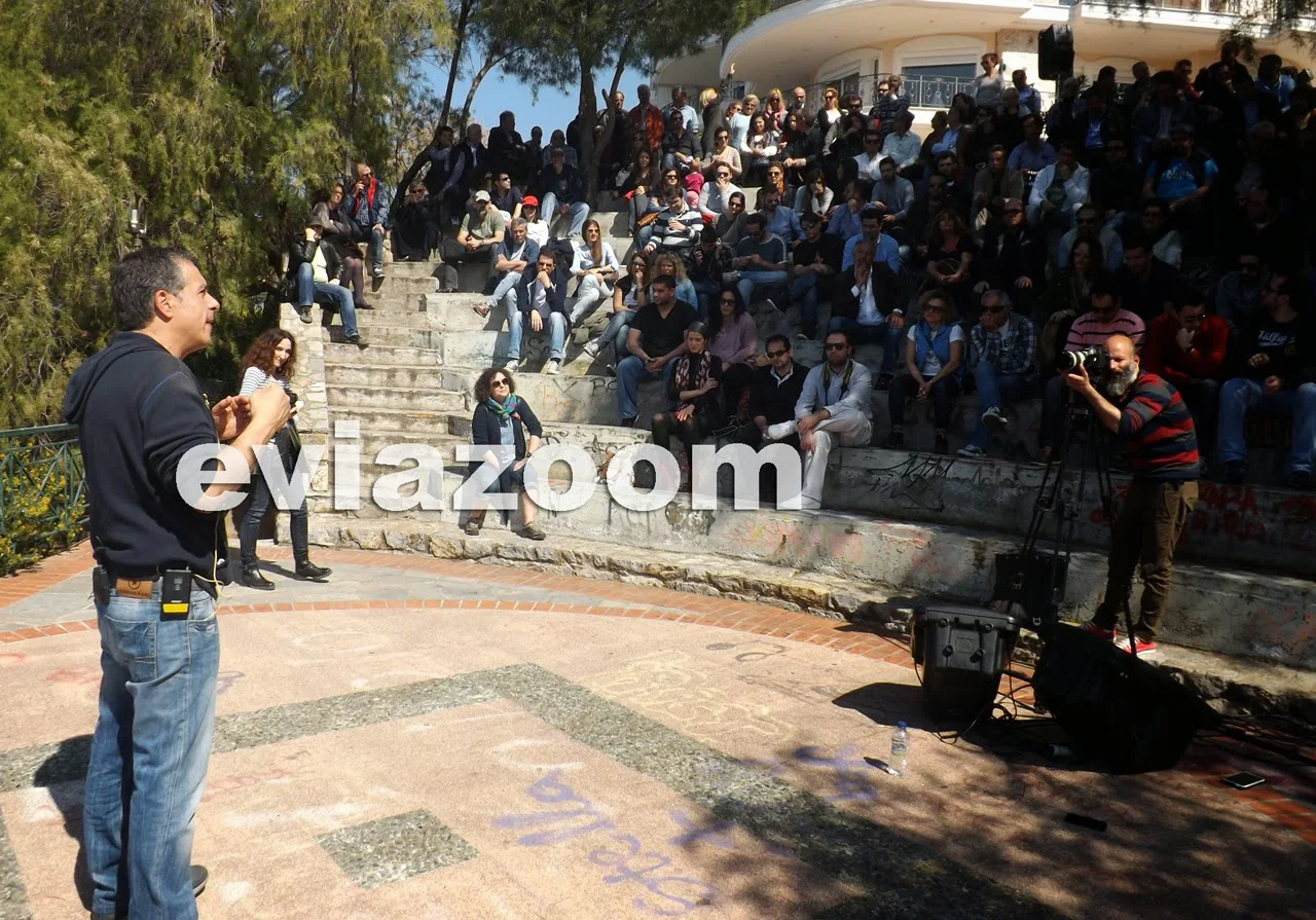 Στη Χαλκίδα το Σάββατο ο Σταύρος Θεοδωράκης - Όταν ο πρόεδρος του «Ποταμιού» είχε επισκεφθεί την πόλη μας, με το σακίδιο στη πλάτη (ΦΩΤΟ & ΒΙΝΤΕΟ)