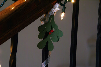 DIY Mistletoe Decor / Easy Christmas decorations & free printable