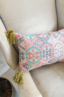 Make an Anthropologie Inspired Kilim PIllow with Tassels | Sewing DIY
