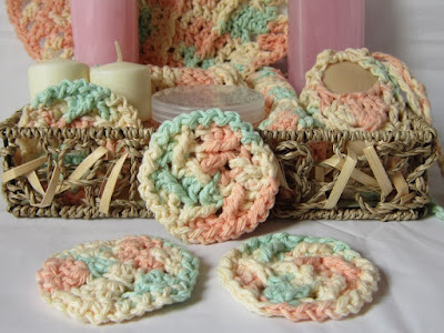Add these reusable scrubbies to a gift basket with my other free crochet patterns!