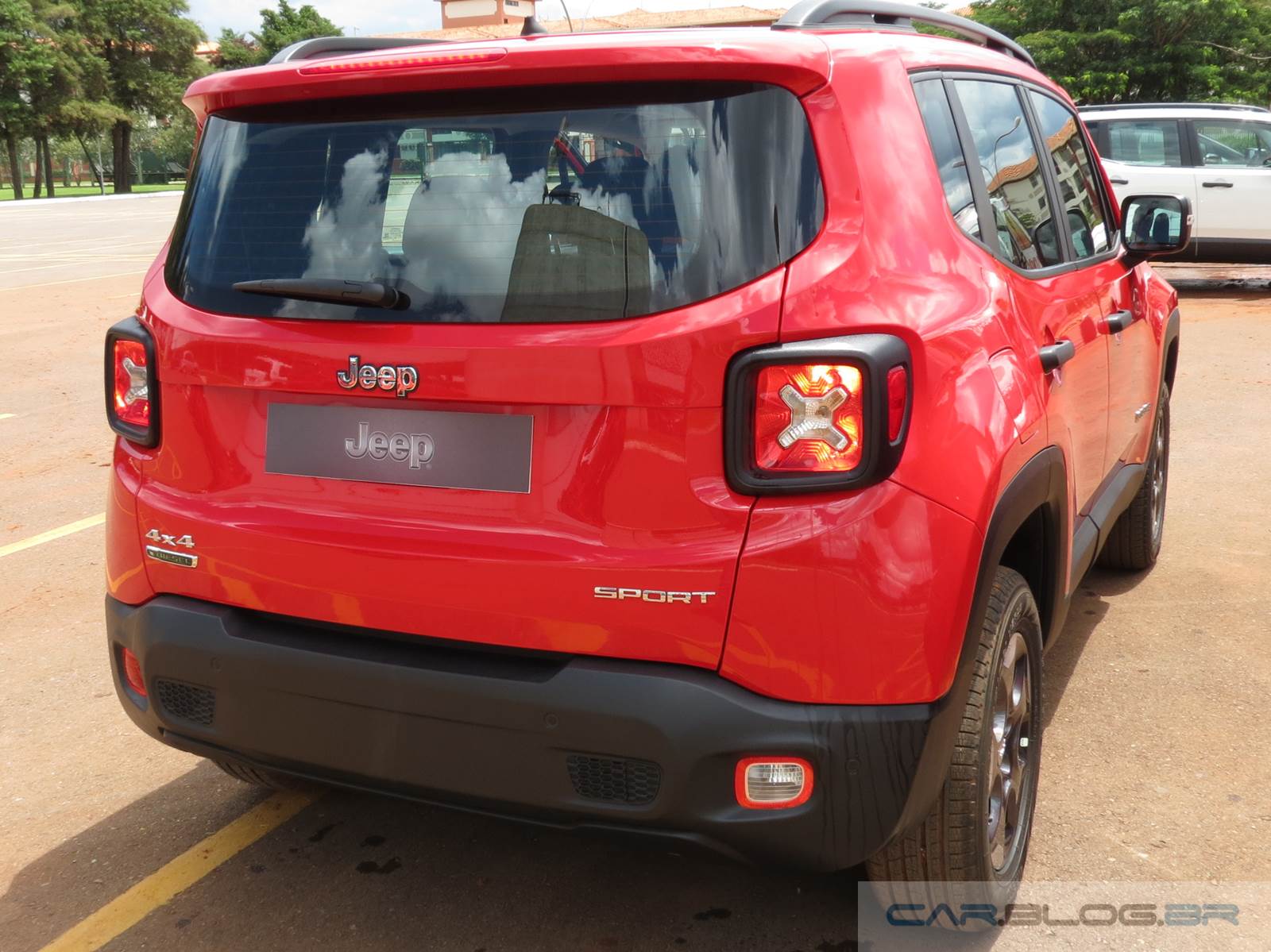 Jeep Renegade Sport 2.0 Diesel 4x4 vídeo e fotos do interior