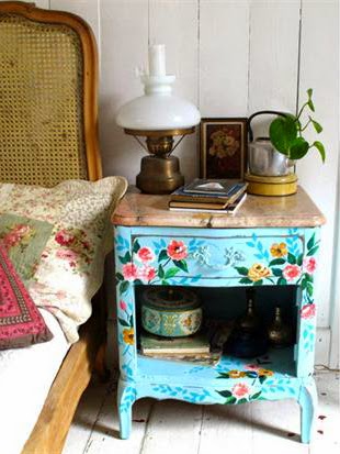 Deco Ideas Casa y Jardin: Dormitorios_Ideas de Mesas de Luz