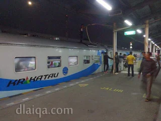 turun sejenak di Stasiun Cirebon