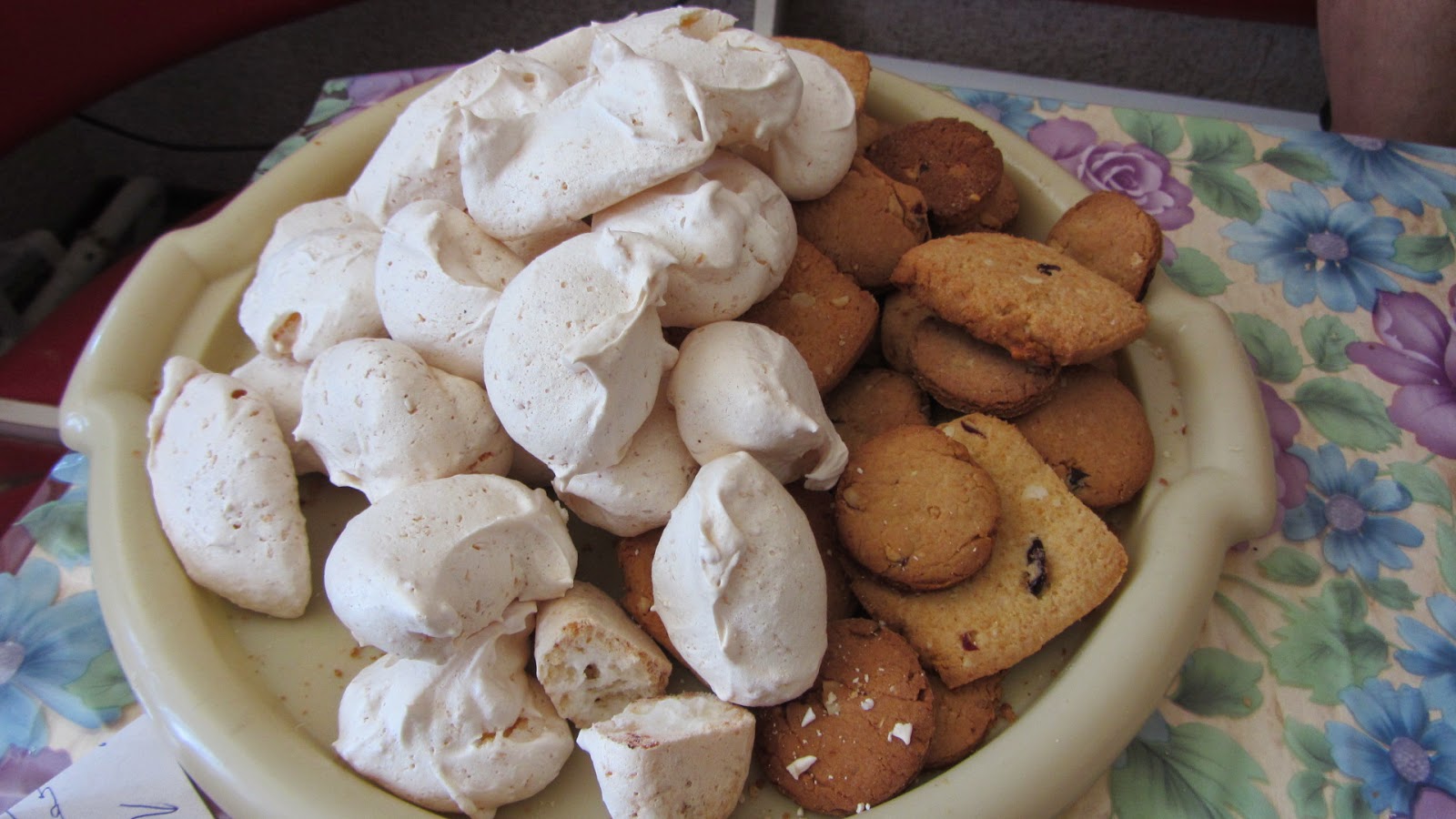 Печенье безе. Печенье в духовке из белков. Арахисовое печенье с безе. Воздушно арахисовое безе в духовке.