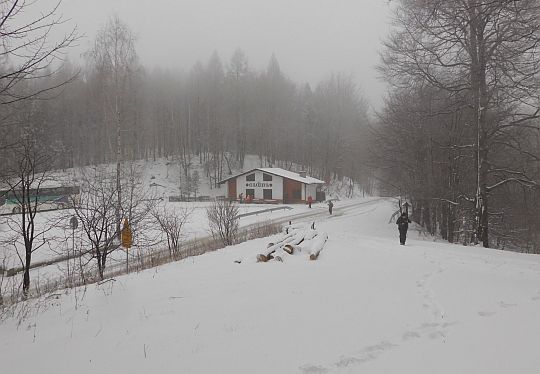 Przełęcz Przegibek ze szlaku na Magurkę. Przełęcz Przegibek ze szlaku na Magurkę.