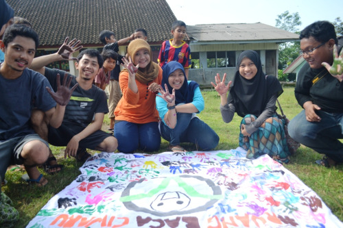 project BFm di Ciwaru kakak-kakak volunteers bfm