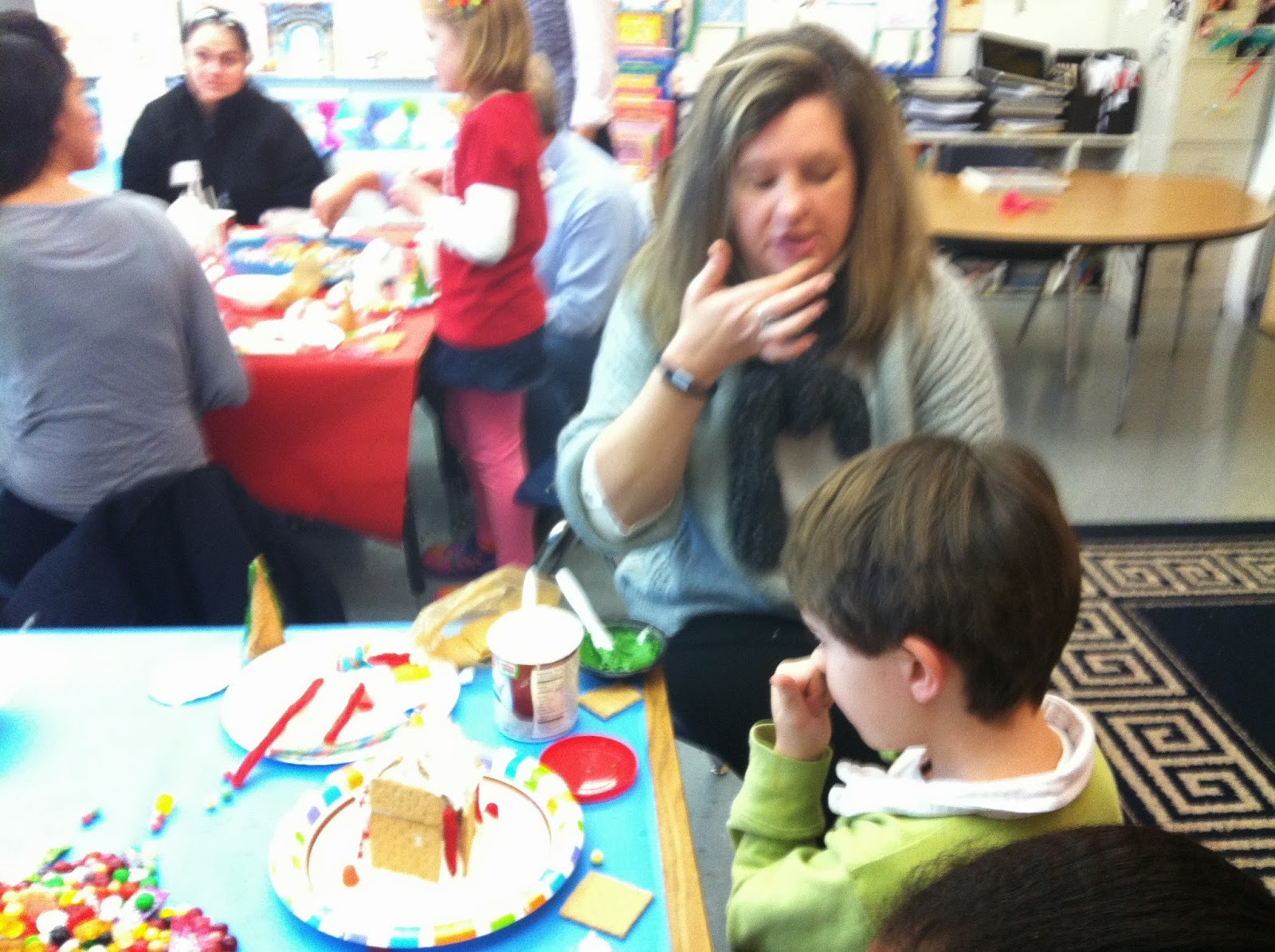 Mrs. Hannah's First Grade Class: Making Gingerbread Houses!
