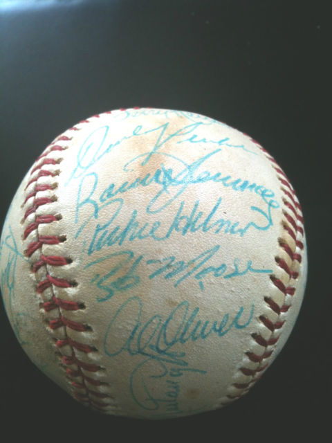 1976 baseball signed by all Pirates including Bob Moose
