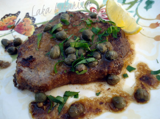 Steak with lemon and capers by Laka kuharica: simple, succulent steak with heavenly delicious and tangy lemon and caper sauce.
