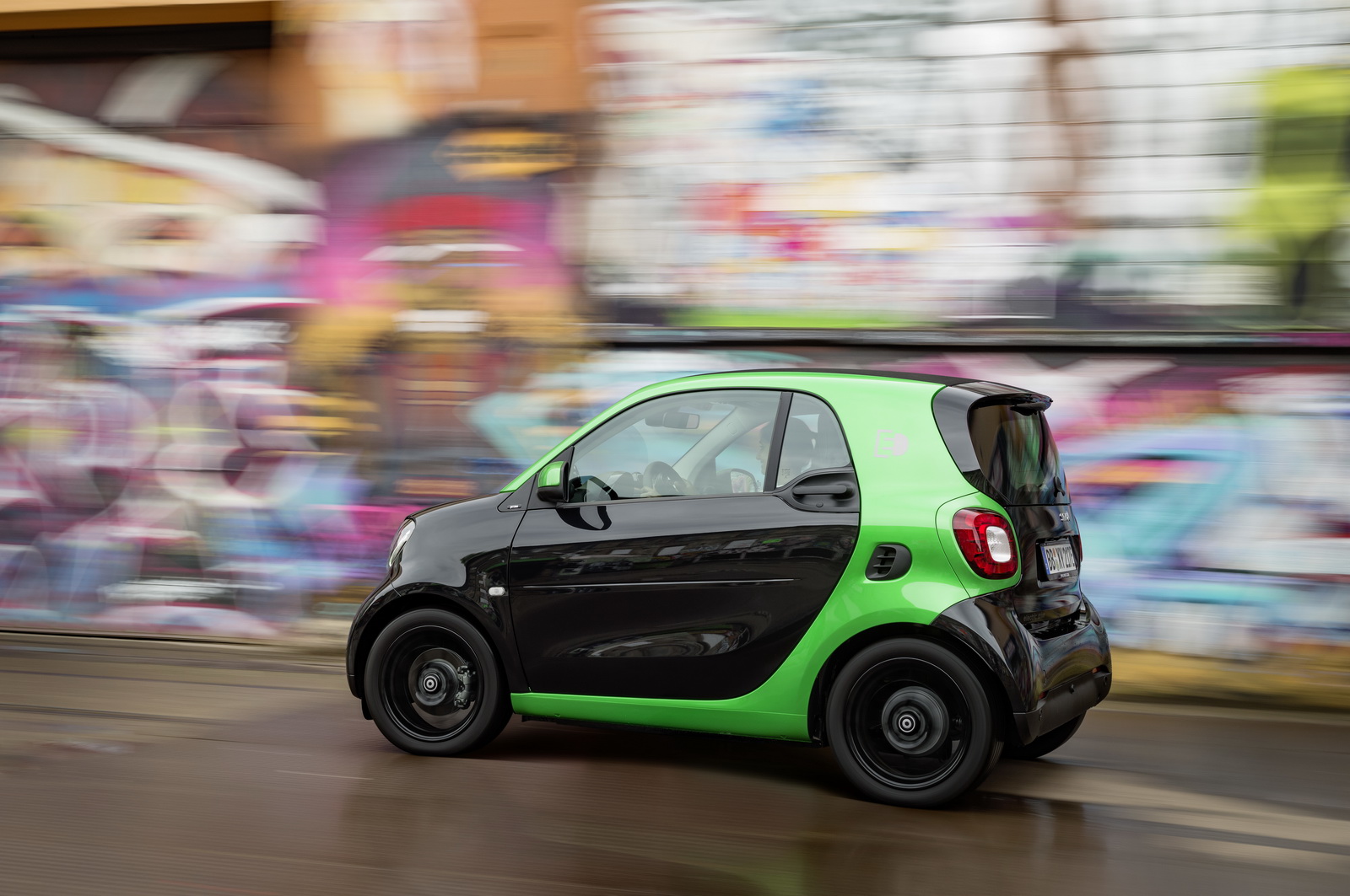 New AllElectric Smart Arrives In The UK With 100 Miles Of Range, From