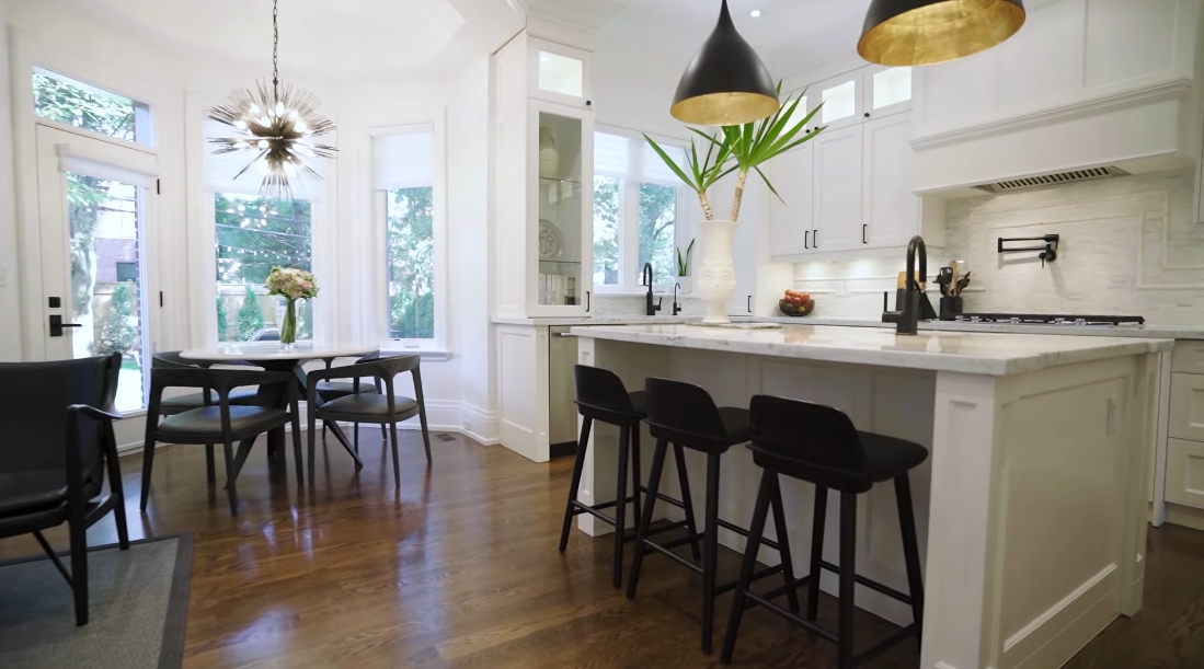 Tour 100 Snowdon Ave, Toronto vs. 43 Interior Design Photos