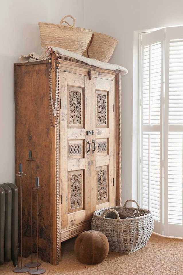 wooden-handcrafted-wardrobe-pouff.jpg